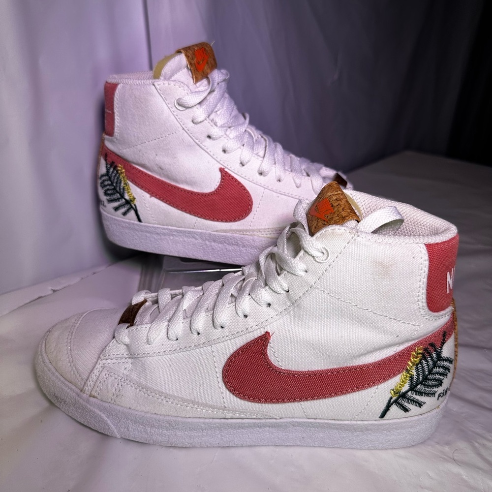 Nike Women's White and Pink Floral High-Tops - Picture 3 of 12